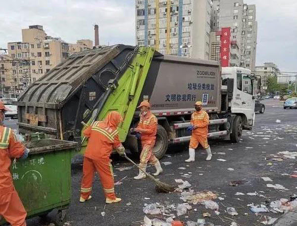 摆摊后满地垃圾 摆摊后满地垃圾